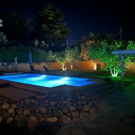 Josefine - With Private Pool And Parking * Politika