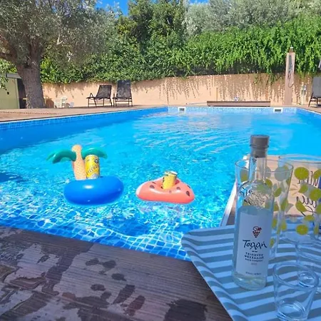 Josefine - With Private Pool And Parking * Politiká