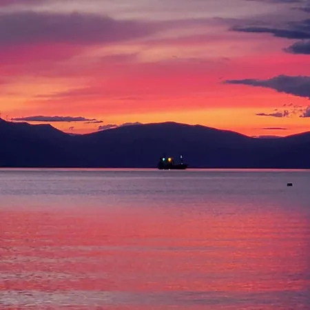 Josefine - With Private Pool And Parking Politiká